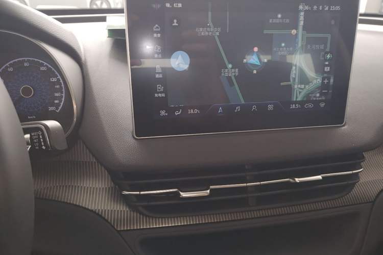 Used Hongqi E-QM5 2022 431 km Charge & Enjoy Edition Audio And AC Panel