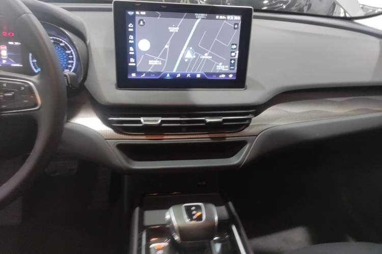 Used Hongqi E-QM5 2022 431 km Charge & Enjoy Edition Audio And AC Panel