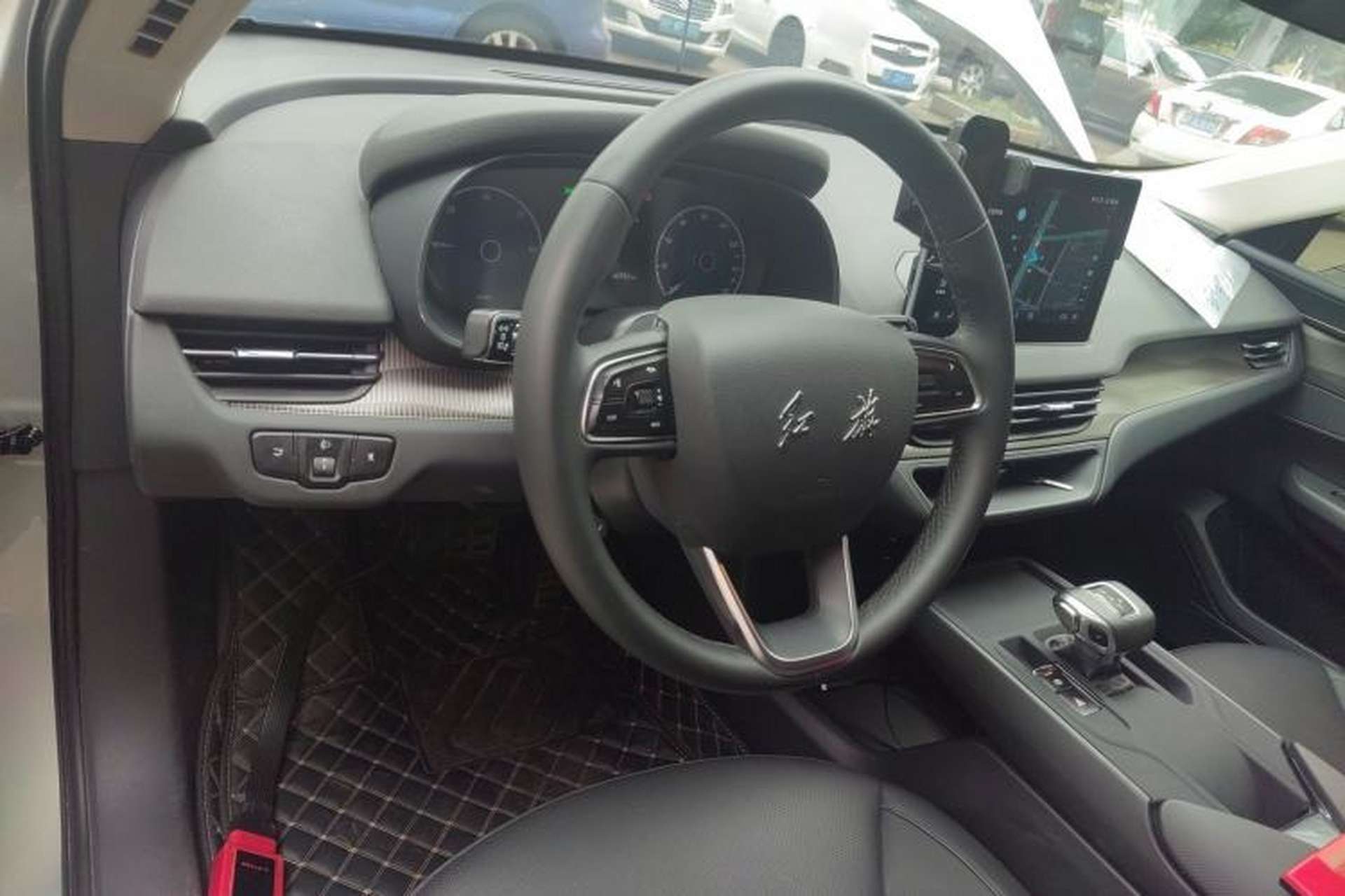 Used Hongqi E-QM5 2022 431 km Charge & Enjoy Edition Center Console