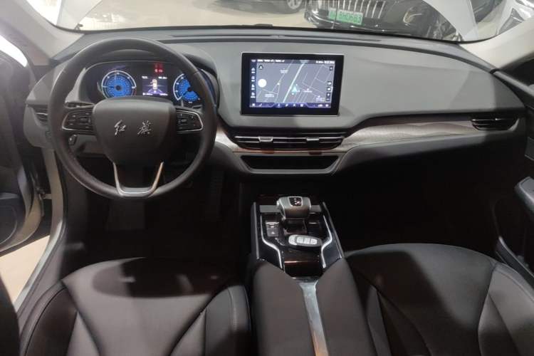 Used Hongqi E-QM5 2022 431 km Charge & Enjoy Edition Center Console