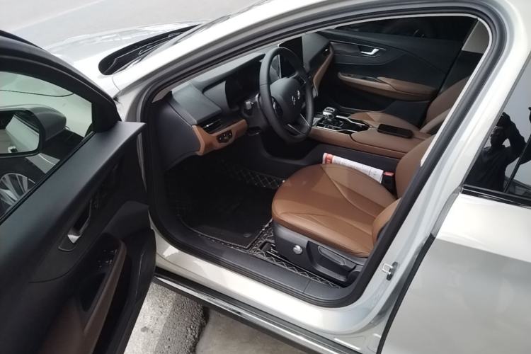 Used Hongqi E-QM5 2022 431 km Charge & Enjoy Edition Driver Seat