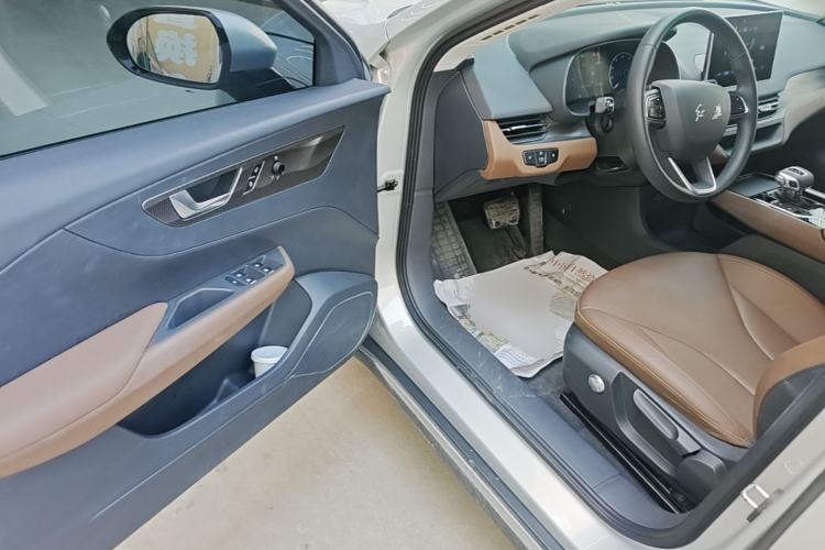 Used Hongqi E-QM5 2022 431 km Charge & Enjoy Edition Driver Seat
