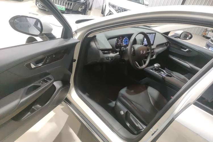 Used Hongqi E-QM5 2022 431 km Charge & Enjoy Edition Driver Seat