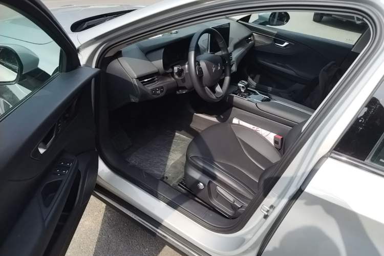 Used Hongqi E-QM5 2022 431 km Charge & Enjoy Edition Driver Seat