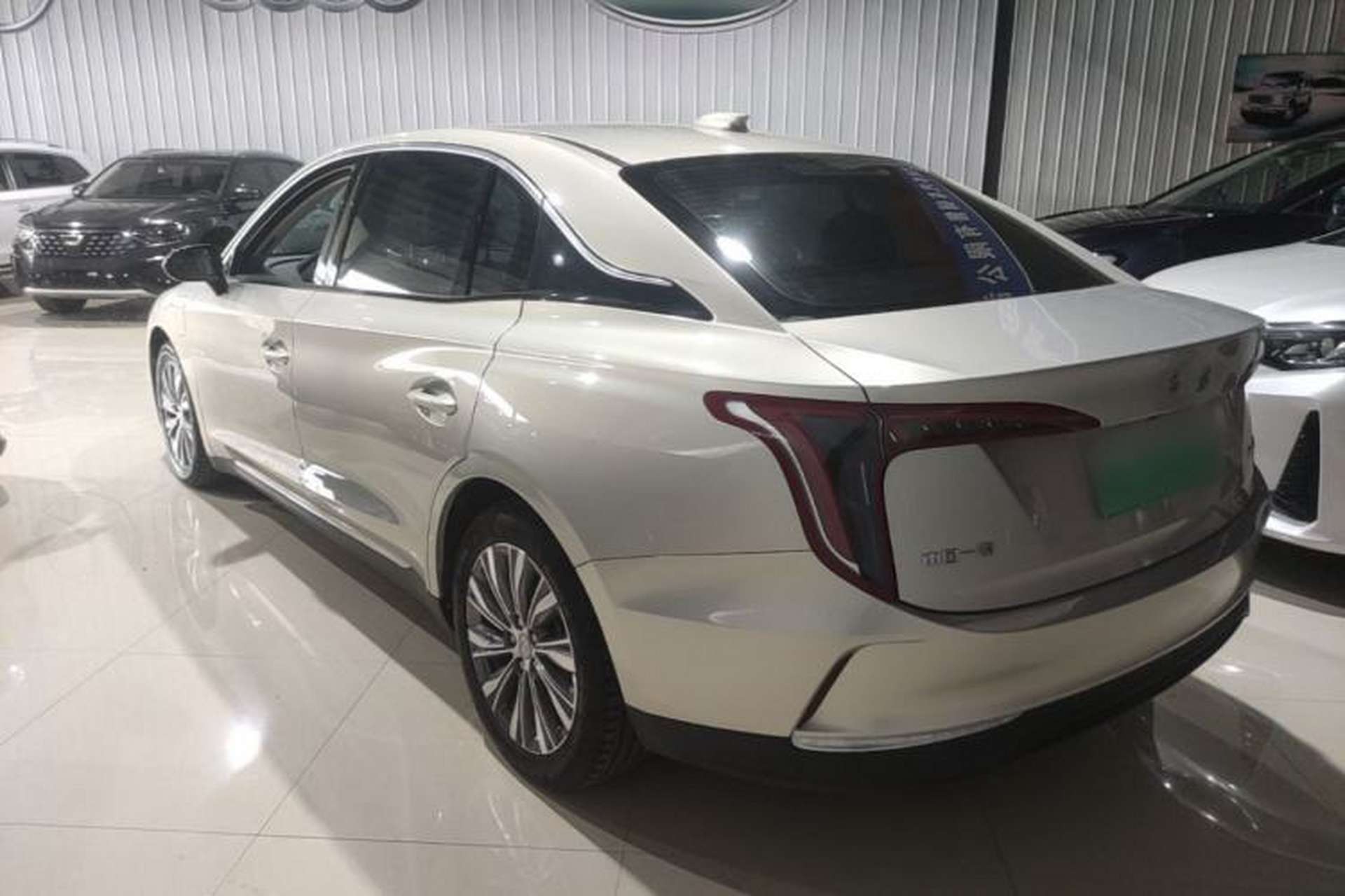 Used Hongqi E-QM5 2022 431 km Charge & Enjoy Edition Exterior 2