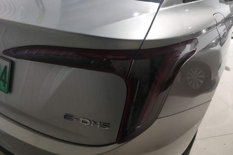 Used Hongqi E-QM5 2022 431 km Charge & Enjoy Edition Exterior 3