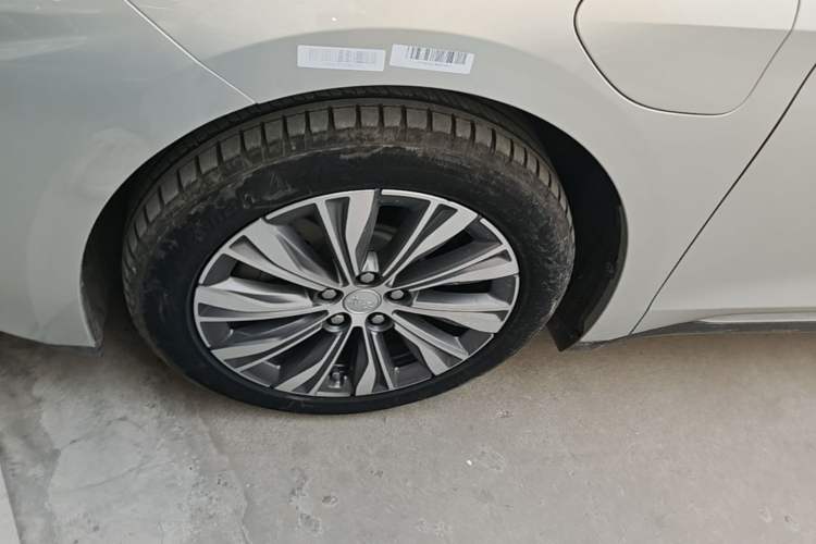 Used Hongqi E-QM5 2022 431 km Charge & Enjoy Edition Exterior 4