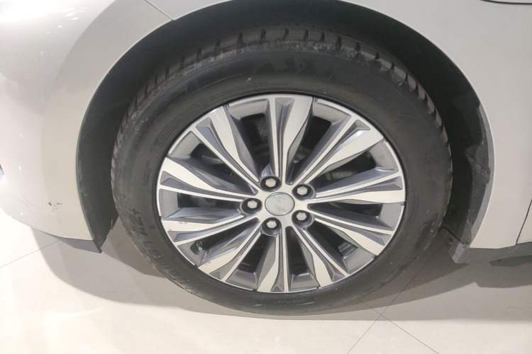 Used Hongqi E-QM5 2022 431 km Charge & Enjoy Edition Exterior 4