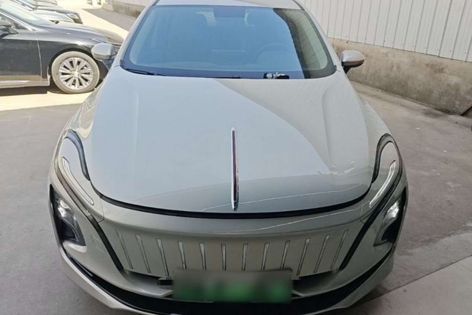 Used Hongqi E-QM5 2022 431 km Charge & Enjoy Edition Front
