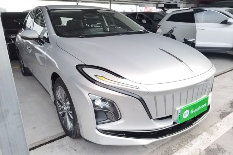 Used Hongqi E-QM5 2022 431 km Charge & Enjoy Edition Front Right 45 Deg
