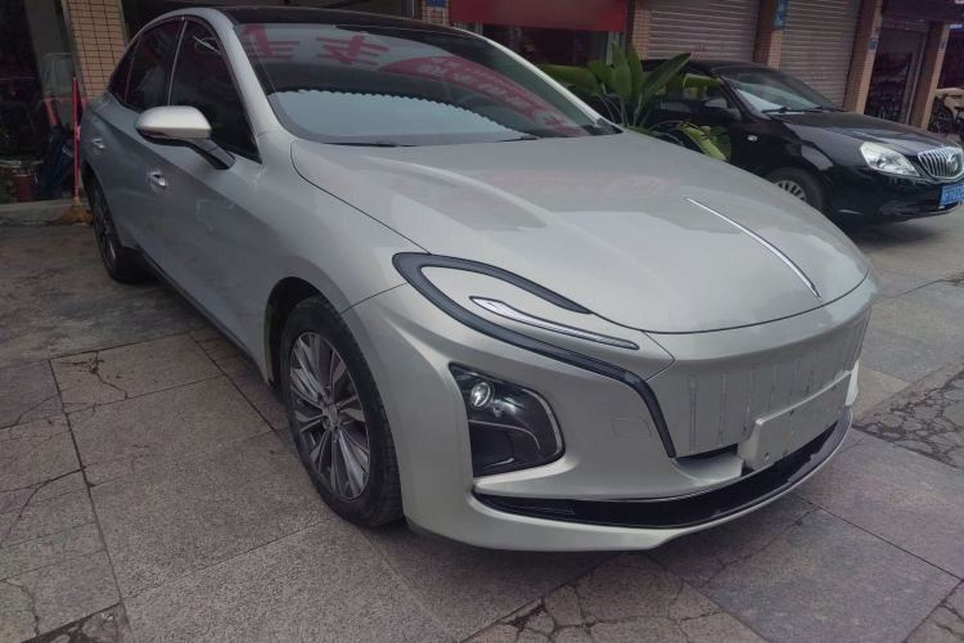 Used Hongqi E-QM5 2022 431 km Charge & Enjoy Edition Front Right 45 Deg
