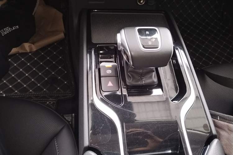 Used Hongqi E-QM5 2022 431 km Charge & Enjoy Edition Gear Lever