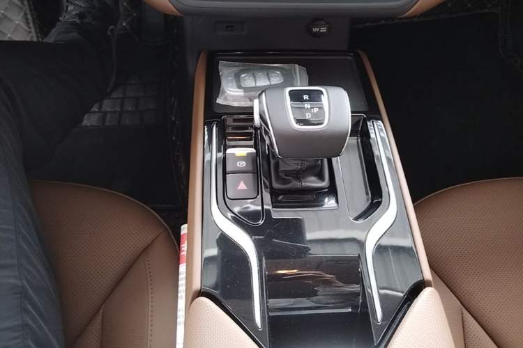 Used Hongqi E-QM5 2022 431 km Charge & Enjoy Edition Gear Lever