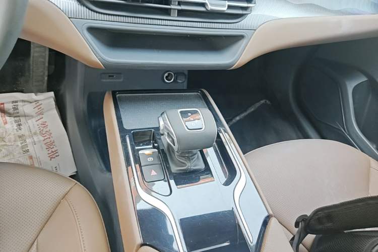 Used Hongqi E-QM5 2022 431 km Charge & Enjoy Edition Gear Lever