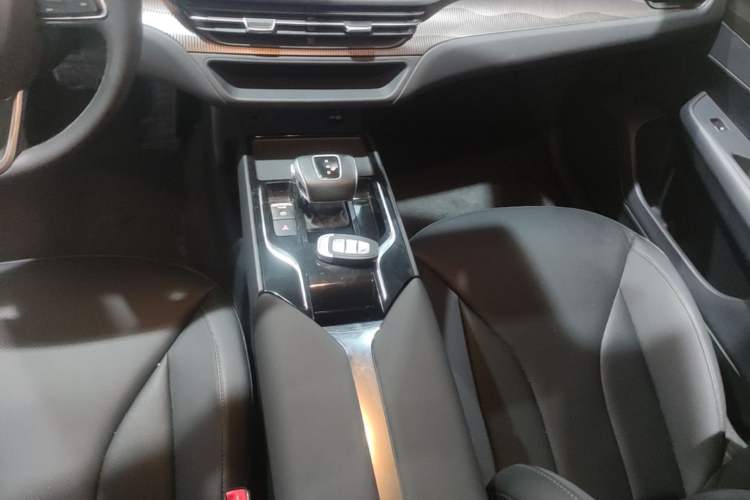 Used Hongqi E-QM5 2022 431 km Charge & Enjoy Edition Gear Lever
