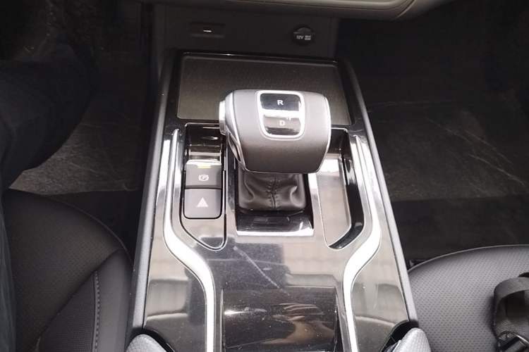 Used Hongqi E-QM5 2022 431 km Charge & Enjoy Edition Gear Lever