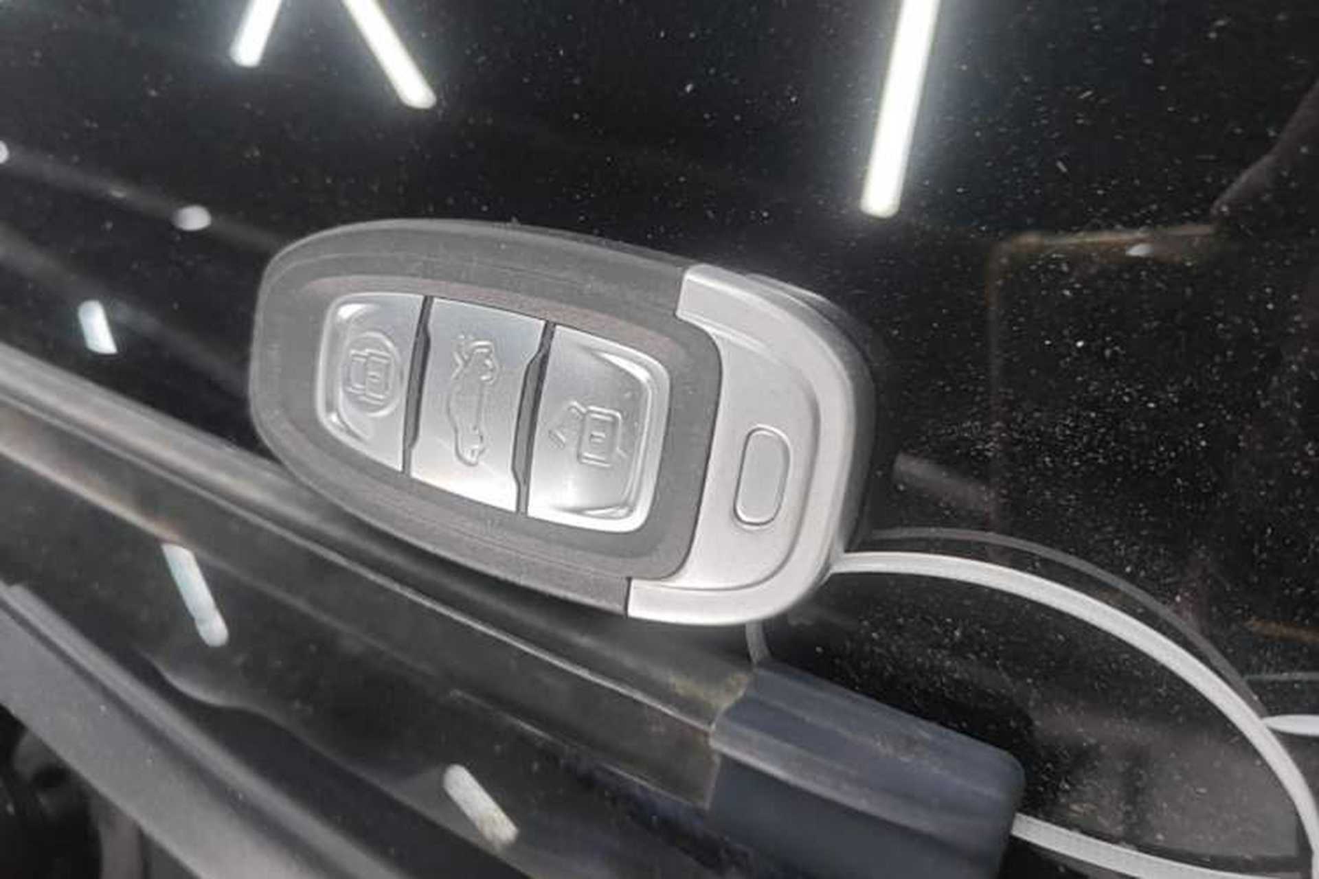 Used Hongqi E-QM5 2022 431 km Charge & Enjoy Edition Interior 1