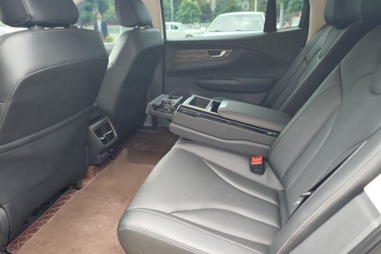 Used Hongqi E-QM5 2022 431 km Charge & Enjoy Edition Interior 2