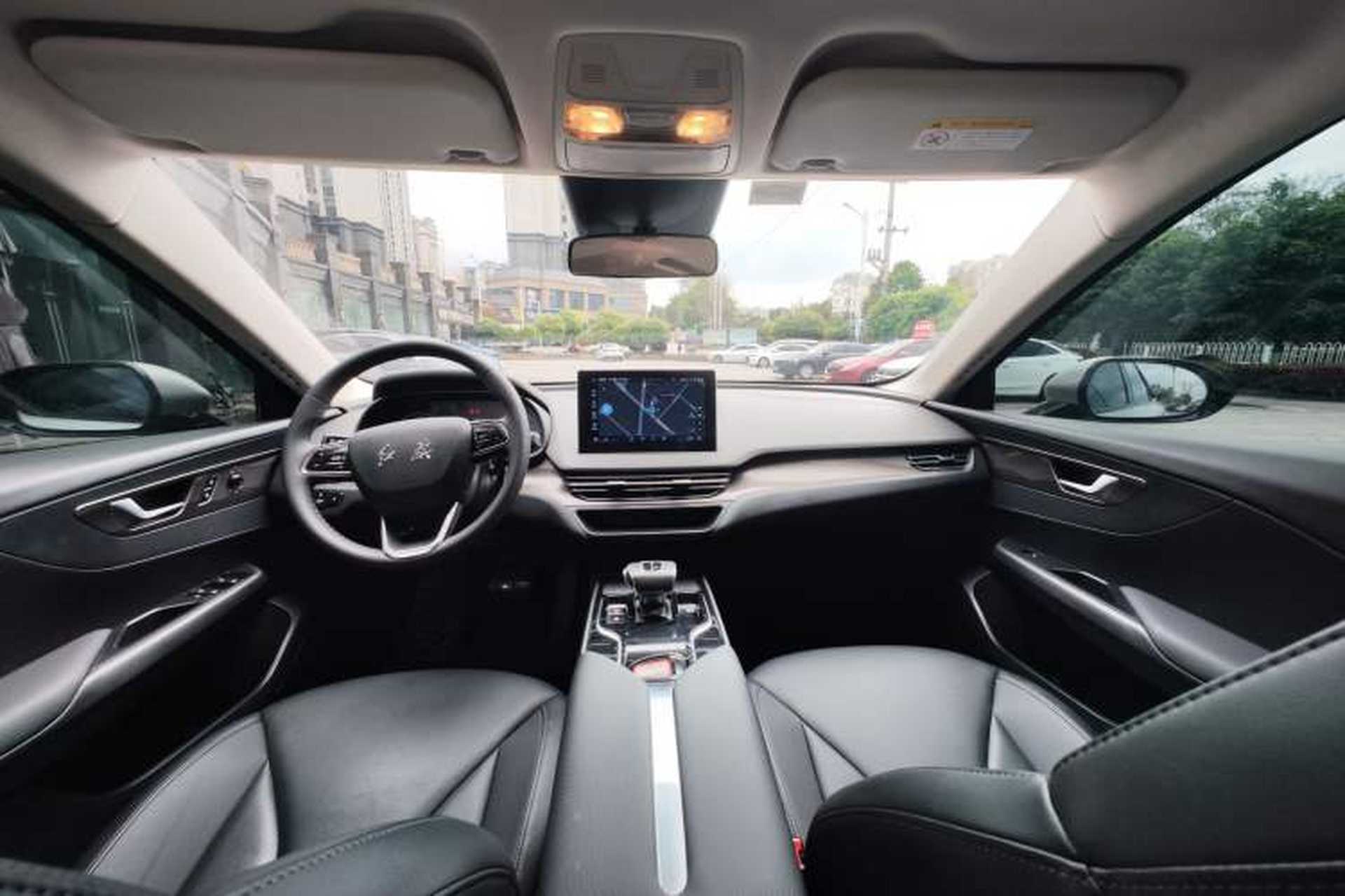 Used Hongqi E-QM5 2022 431 km Charge & Enjoy Edition Interior 3