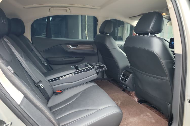 Used Hongqi E-QM5 2022 431 km Charge & Enjoy Edition Interior 5
