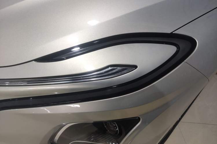 Used Hongqi E-QM5 2022 431 km Charge & Enjoy Edition Left Front Headlight