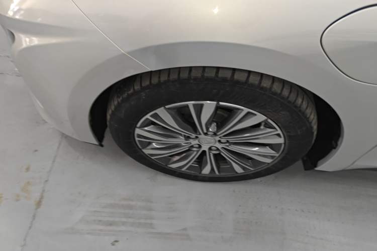 Used Hongqi E-QM5 2022 431 km Charge & Enjoy Edition Left Front Wheel Hub