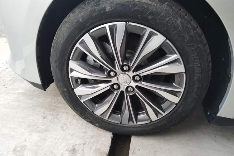 Used Hongqi E-QM5 2022 431 km Charge & Enjoy Edition Left Front Wheel Hub