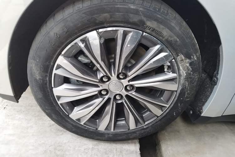 Used Hongqi E-QM5 2022 431 km Charge & Enjoy Edition Left Front Wheel Hub