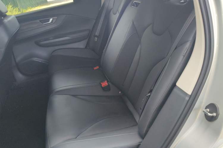 Used Hongqi E-QM5 2022 431 km Charge & Enjoy Edition Left Rear Seat