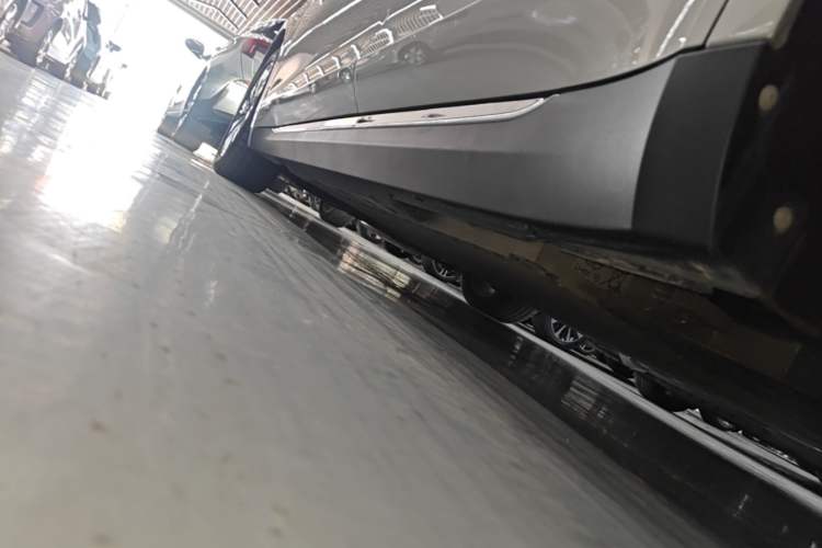 Used Hongqi E-QM5 2022 431 km Charge & Enjoy Edition Left Side Sill