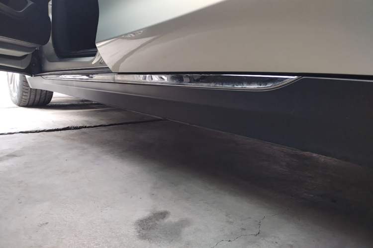 Used Hongqi E-QM5 2022 431 km Charge & Enjoy Edition Left Side Sill