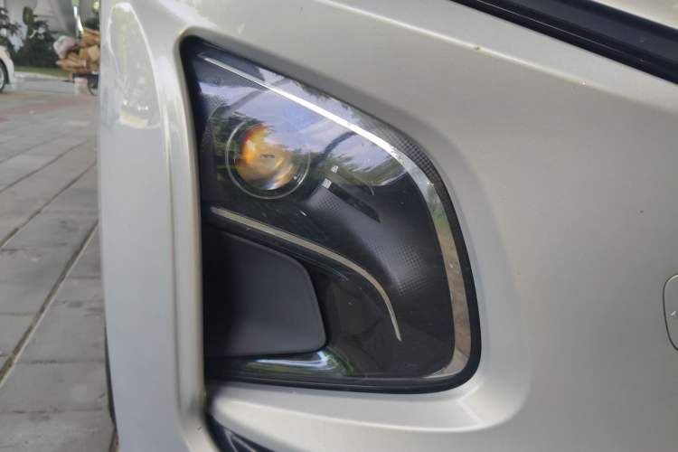 Used Hongqi E-QM5 2022 431 km Charge & Enjoy Edition Right Front Headlight