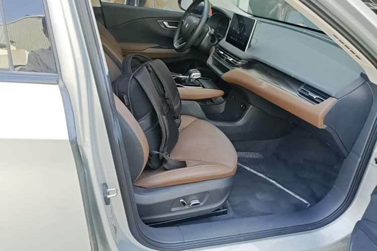 Used Hongqi E-QM5 2022 431 km Charge & Enjoy Edition Right Front Seat