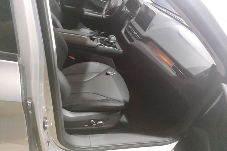 Used Hongqi E-QM5 2022 431 km Charge & Enjoy Edition Right Front Seat