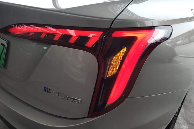Used Hongqi E-QM5 2022 431 km Charge & Enjoy Edition Right Rear Taillight