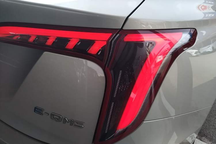 Used Hongqi E-QM5 2022 431 km Charge & Enjoy Edition Right Rear Taillight