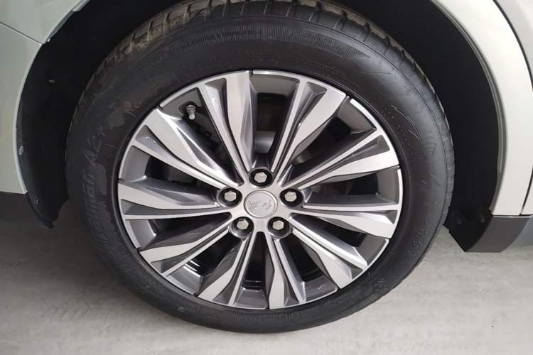 Used Hongqi E-QM5 2022 431 km Charge & Enjoy Edition Right Rear Wheel Hub