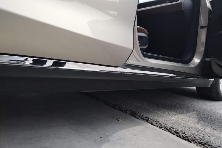 Used Hongqi E-QM5 2022 431 km Charge & Enjoy Edition Right Side Sill