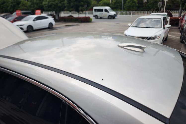 Used Hongqi E-QM5 2022 431 km Charge & Enjoy Edition Roof