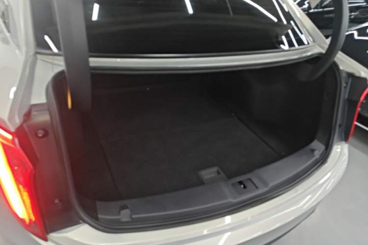 Used Hongqi E-QM5 2022 431 km Charge & Enjoy Edition Trunk
