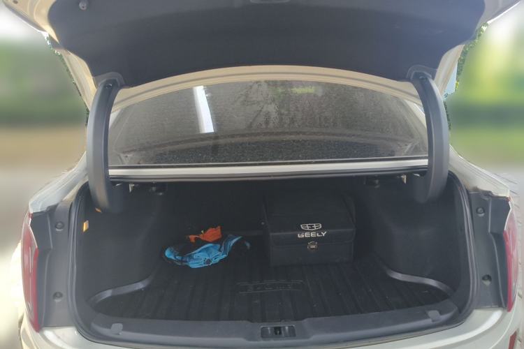 Used Hongqi E-QM5 2022 431 km Charge & Enjoy Edition Trunk