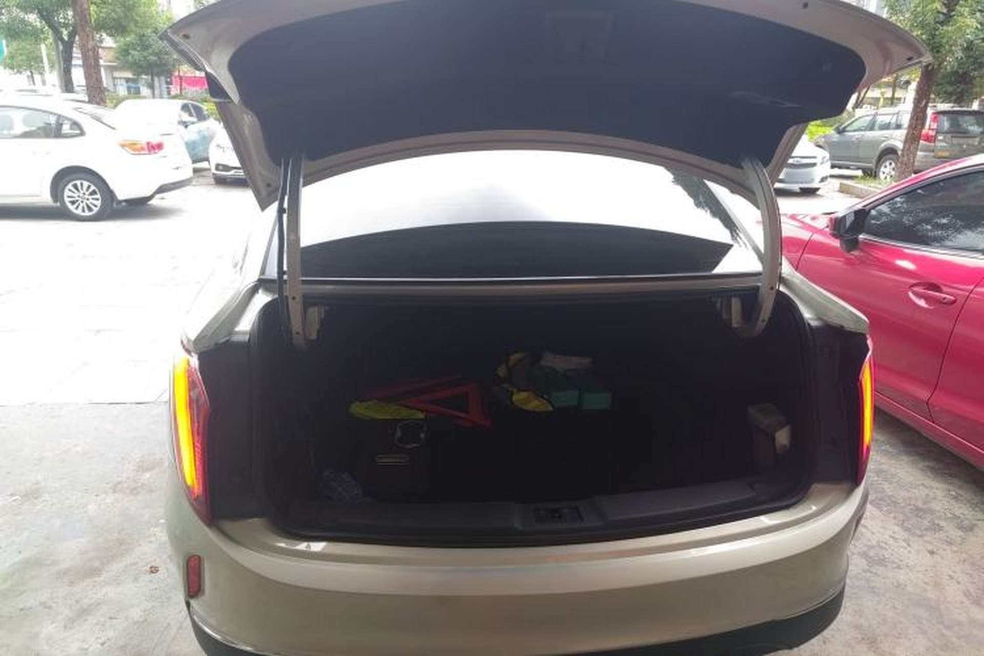 Used Hongqi E-QM5 2022 431 km Charge & Enjoy Edition Trunk