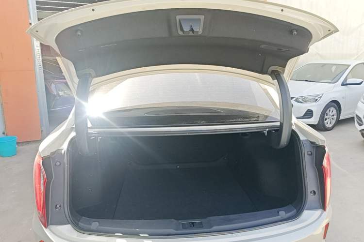 Used Hongqi E-QM5 2022 431 km Charge & Enjoy Edition Trunk