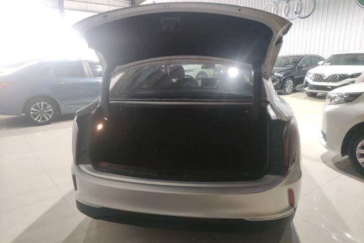 Used Hongqi E-QM5 2022 431 km Charge & Enjoy Edition Trunk