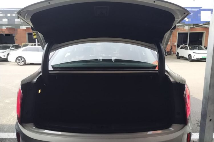 Used Hongqi E-QM5 2022 431 km Charge & Enjoy Edition Trunk