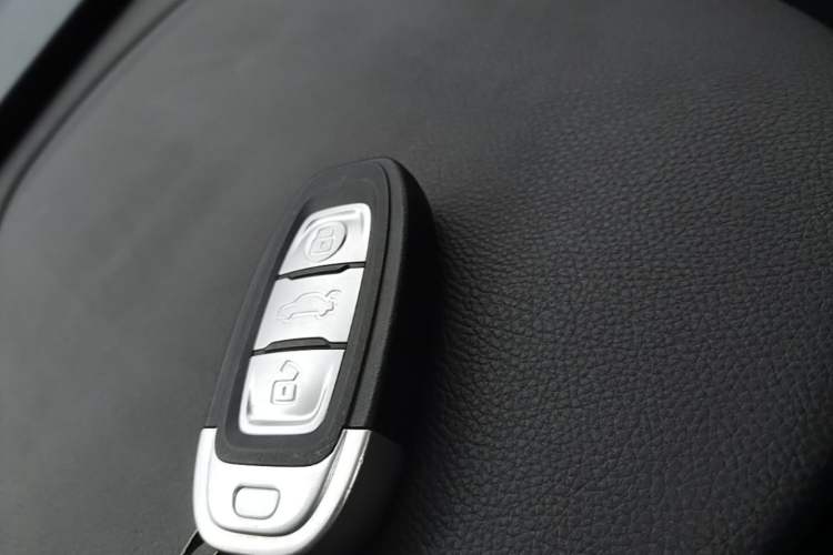 Used Hongqi E-QM5 2022 431 km Charge & Enjoy Edition Vehicle Key