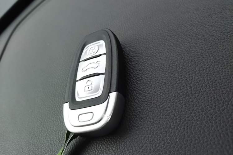 Used Hongqi E-QM5 2022 431 km Charge & Enjoy Edition Vehicle Key