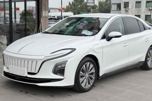 Used Hongqi E-QM5 2022 431 km Charge & Enjoy Edition