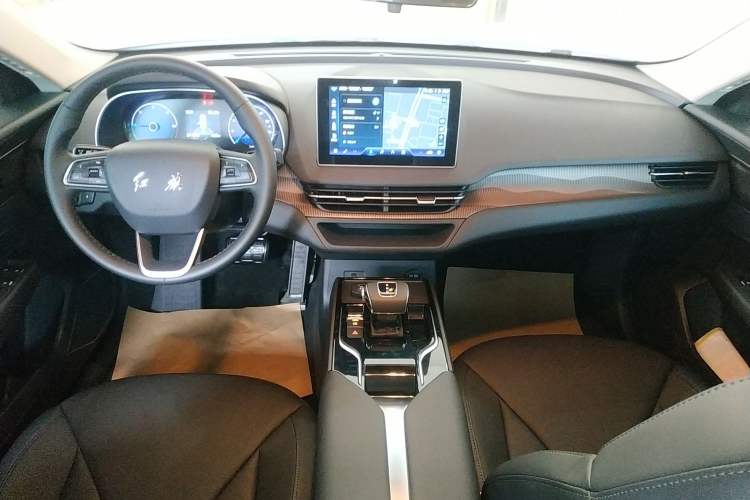 Used Hongqi E-QM5 2022 431 km Charge & Enjoy Edition Audio And AC Panel