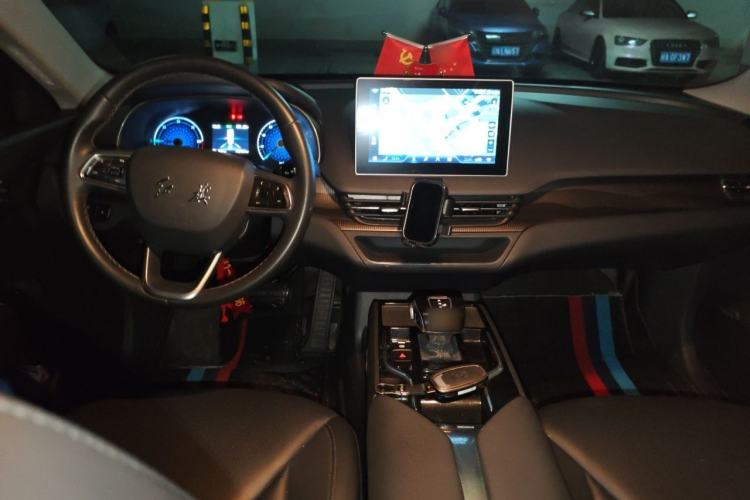 Used Hongqi E-QM5 2022 431 km Charge & Enjoy Edition Center Console
